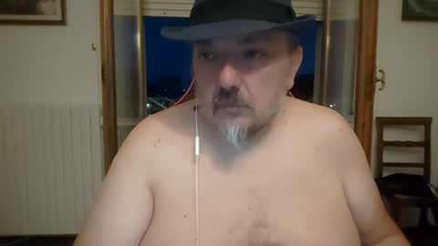 Snapshot of theitalianpapi chatting on 07.22.26 Pippo71 online show from 07.22.26