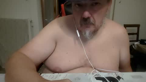 Snapshot of theitalianpapi chatting on 07.26.26 Pippo71 online show from 07.26.26