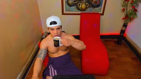 Snapshot of themuscularvenezuelanman chatting on 06.05.26 themuscularvenezuelanman online show from 06.05.26