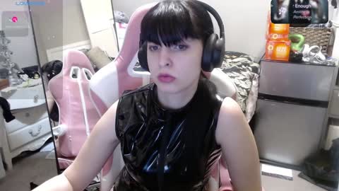Snapshot of thenightqueen chatting on 01.19.25 A Goth Chick online show from 01.19.25