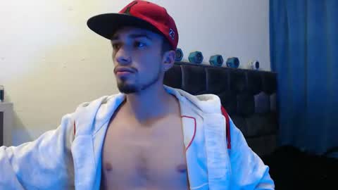 Snapshot of theo_stone04 chatting on 11.05.25 Theo online show from 11.05.25