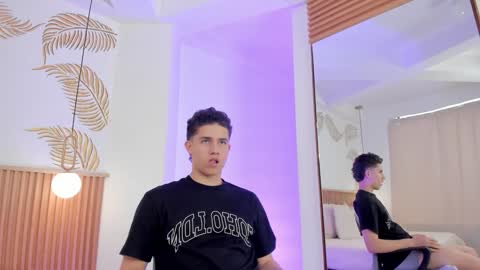 Snapshot of theohawke_ chatting on 12.23.24 THEO- MATEO online show from 12.23.24