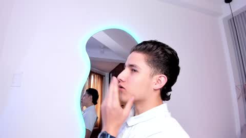 Snapshot of theohawke_ chatting on 01.03.25 THEO- MATEO online show from 01.03.25