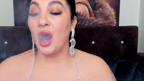 Snapshot of theonerosegoddes chatting on 01.08.25 theonerosegoddes online show from 01.08.25