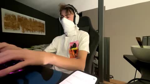 theothede19cm online show from 10.22.25