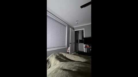 Snapshot of therayth chatting on 12.15.25 therayth online show from 12.15.25