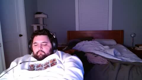 Snapshot of therayth chatting on 12.17.25 therayth online show from 12.17.25