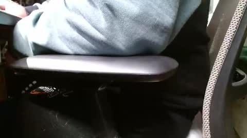 Snapshot of therayth chatting on 01.19.26 therayth online show from 01.19.26