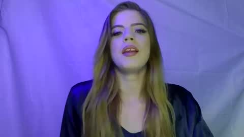 Snapshot of therealsummerbreeze chatting on 12.15.25 newgirl blonde pawg stripper online show from 12.15.25