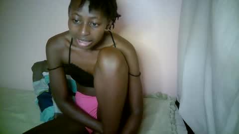 Snapshot of therry_heart chatting on 09.13.25 hearty online show from 09.13.25