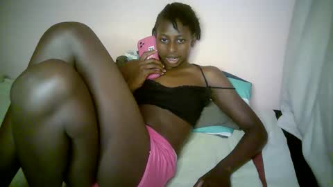 Snapshot of therry_heart chatting on 09.13.25 hearty online show from 09.13.25