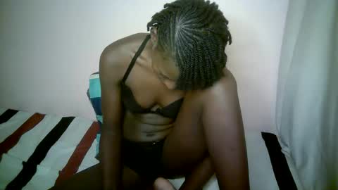 Snapshot of therry_heart chatting on 09.14.25 hearty online show from 09.14.25