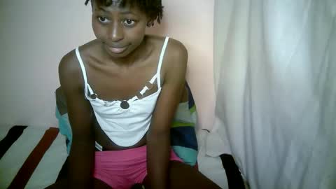 Snapshot of therry_heart chatting on 09.17.25 hearty online show from 09.17.25