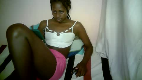 Snapshot of therry_heart chatting on 09.18.25 hearty online show from 09.18.25