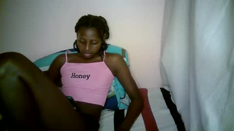 Snapshot of therry_heart chatting on 09.19.25 hearty online show from 09.19.25