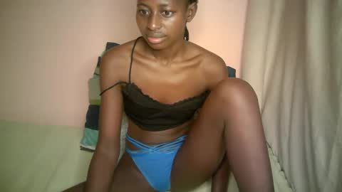 Snapshot of therry_heart chatting on 09.25.25 hearty online show from 09.25.25