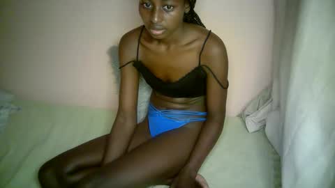 Snapshot of therry_heart chatting on 09.25.25 hearty online show from 09.25.25