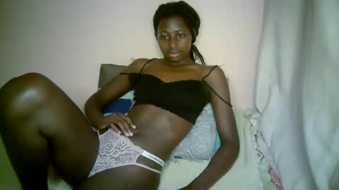 Snapshot of therry_heart chatting on 09.27.25 hearty online show from 09.27.25