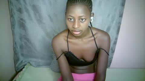 Snapshot of therry_heart chatting on 10.07.25 hearty online show from 10.07.25