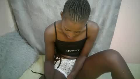 Snapshot of therry_heart chatting on 10.07.25 hearty online show from 10.07.25