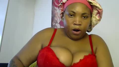 Snapshot of theshybaddie chatting on 01.25.25 theshybaddie online show from 01.25.25