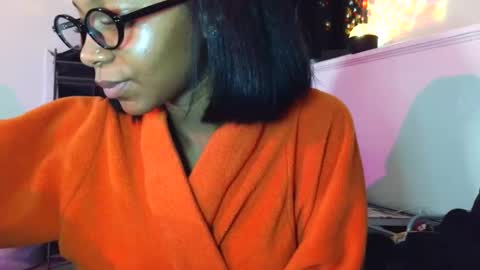 Snapshot of thestellacoraline chatting on 12.21.25 thestellacoraline online show from 12.21.25