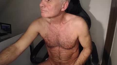 Snapshot of thestrip01 chatting on 12.19.25 NudeDJ online show from 12.19.25