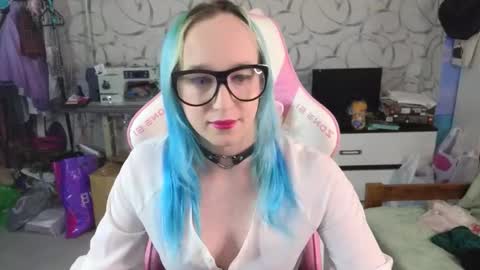 Snapshot of thetrixy chatting on 10.01.25 The Great And Powerful Trixie online show from 10.01.25