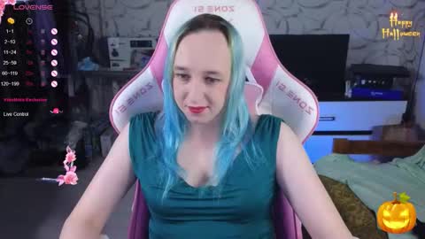 Snapshot of thetrixy chatting on 10.30.25 The Great And Powerful Trixie online show from 10.30.25