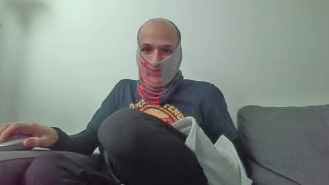 Snapshot of thetubedscarfguy chatting on 03.12.25 Scarf guy online show from 03.12.25