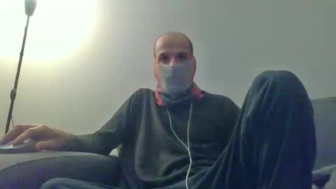 Snapshot of thetubedscarfguy chatting on 11.11.25 Scarf guy online show from 11.11.25