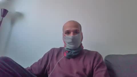 Snapshot of thetubedscarfguy chatting on 11.26.25 Scarf guy online show from 11.26.25
