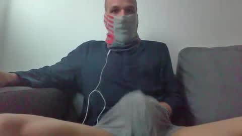Snapshot of thetubedscarfguy chatting on 03.25.26 Scarf guy online show from 03.25.26