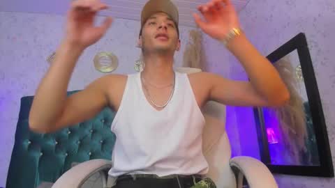 Snapshot of thiago_carlo chatting on 10.14.25 thiago online show from 10.14.25