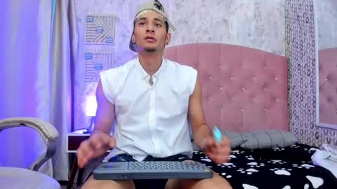 Snapshot of thiago_carlo chatting on 10.29.25 thiago online show from 10.29.25