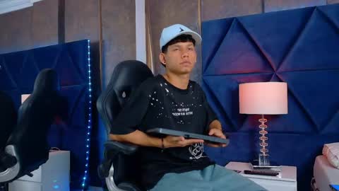 Snapshot of thiagoferrer_ chatting on 05.27.26 T H I A G O online show from 05.27.26