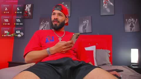 Thia Gomez online show from 12.10.24