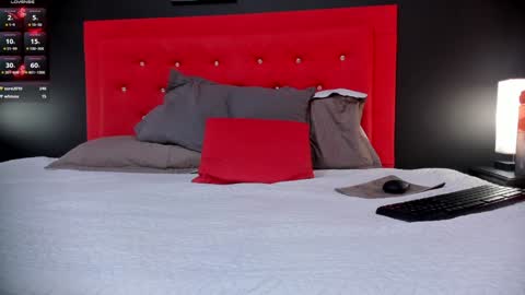 Thia Gomez online show from 12.27.24