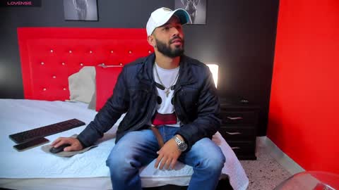 Thia Gomez online show from 01.04.25