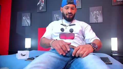 Thia Gomez online show from 01.17.25