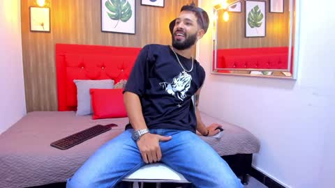 Thia Gomez online show from 01.23.25