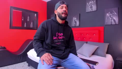 Thia Gomez online show from 10.27.25