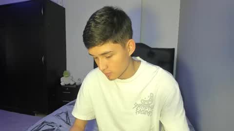 Snapshot of thiagowells_ chatting on 11.05.25 Thiago Wells online show from 11.05.25