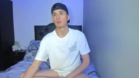 Snapshot of thiagowells_ chatting on 12.02.25 Thiago Wells online show from 12.02.25