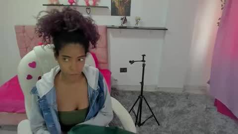 Snapshot of thianahornyy chatting on 02.12.26 thianahornyy online show from 02.12.26