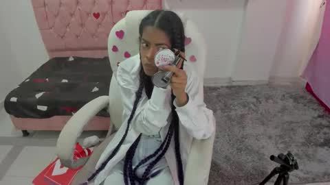 Snapshot of thianahornyy chatting on 02.25.26 thianahornyy online show from 02.25.26