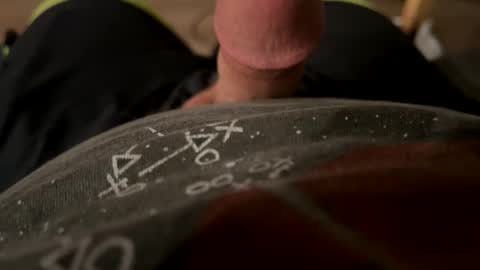 Snapshot of thickboylikestostroke chatting on 12.31.24 thickboylikestostroke online show from 12.31.24