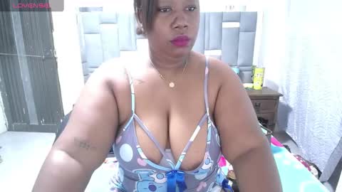 Snapshot of thickebonymilf chatting on 01.24.25 XIOMARA online show from 01.24.25