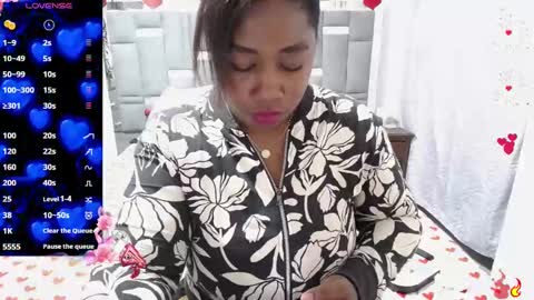 Snapshot of thickebonymilf chatting on 09.21.25 XIOMARA online show from 09.21.25