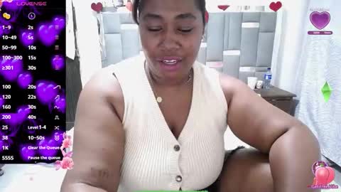 Snapshot of thickebonymilf chatting on 09.29.25 XIOMARA online show from 09.29.25